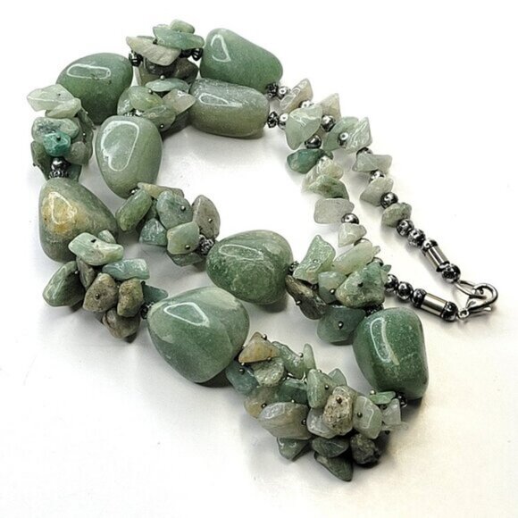 Green Necklace with Green Beads and Irregular Chip Stones - Picture 4 of 8